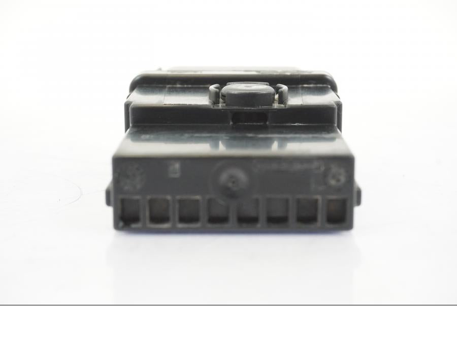 Snett nerifrån på Styrbox från en BMW R 1250 GS -2019 motorcykel.