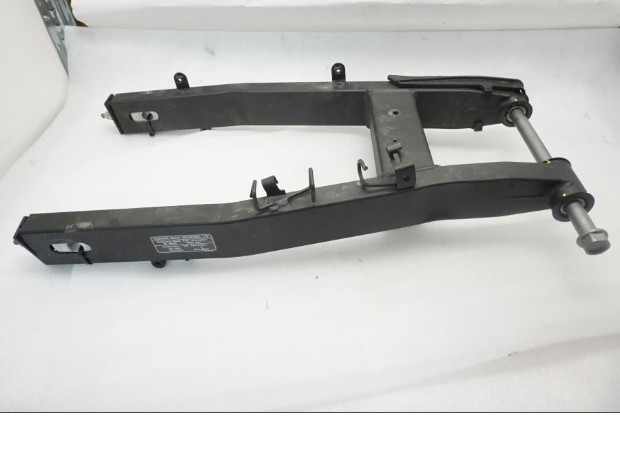 Baksidan på Sving från en Kawasaki Z 400 -2020 motorcykel.