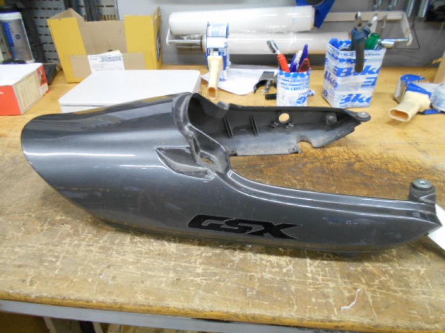 Höger sida på Bakvinge från en Suzuki GSX 750 -2002 motorcykel.