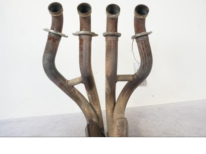 Snett nerifrån på Grenrör från en Kawasaki ZX-10R -2008 motorcykel.