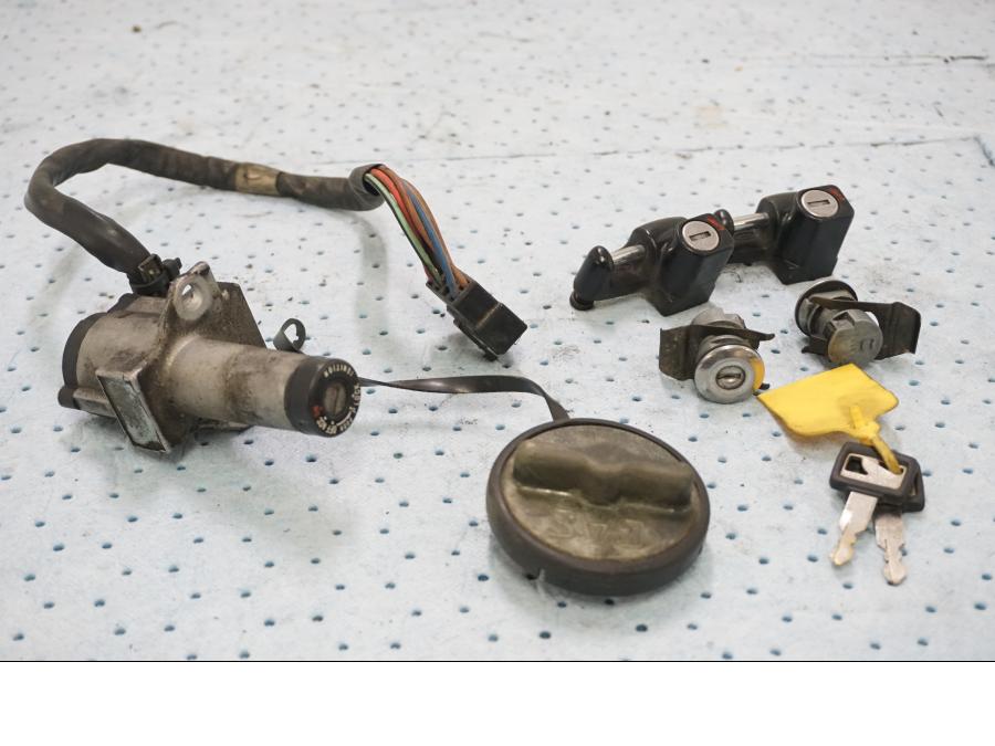 Framsidan på Låssats från en Honda GL 1200 -1987 motorcykel.