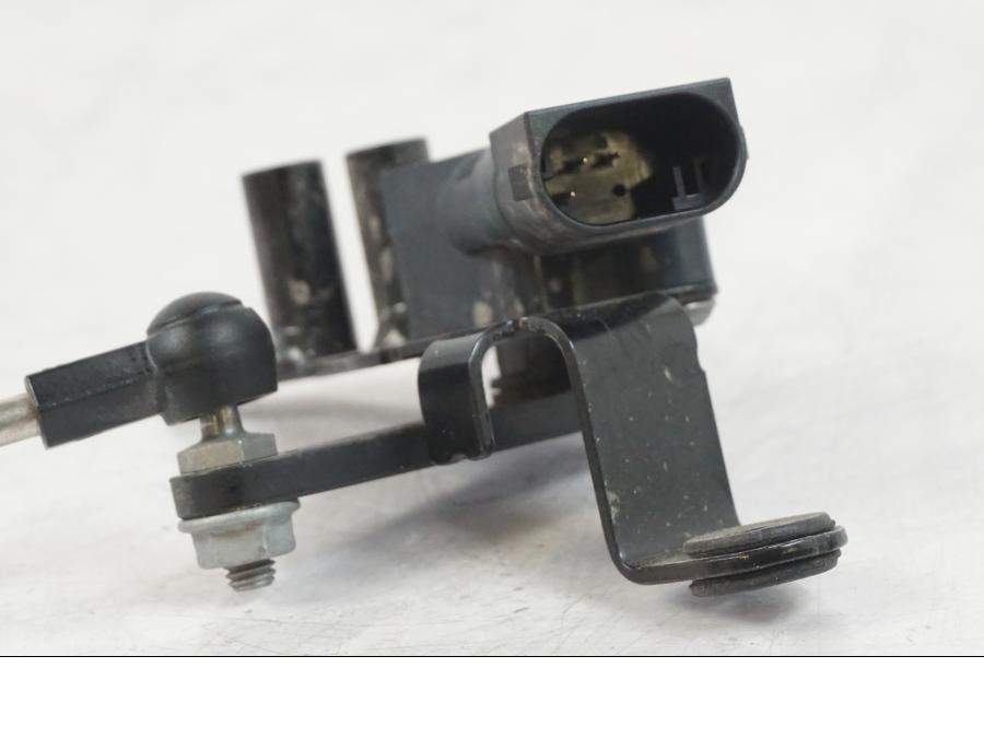 Snett uppifrån på Nivåsensor från en BMW R 1250 GS -2021 motorcykel.