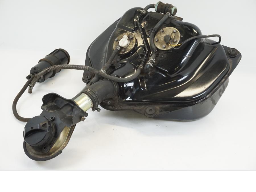 Baksidan på Bensintank från en Suzuki VL 1500 -1999 motorcykel.