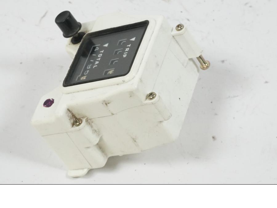 Vänster sida på Tripmätare från en Honda CB 650 -1982 motorcykel.