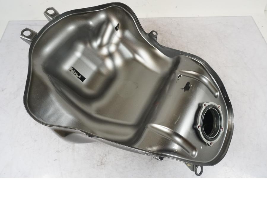 Extrabild5 på Bensintank från en Kawasaki Z 900 -2023 motorcykel.