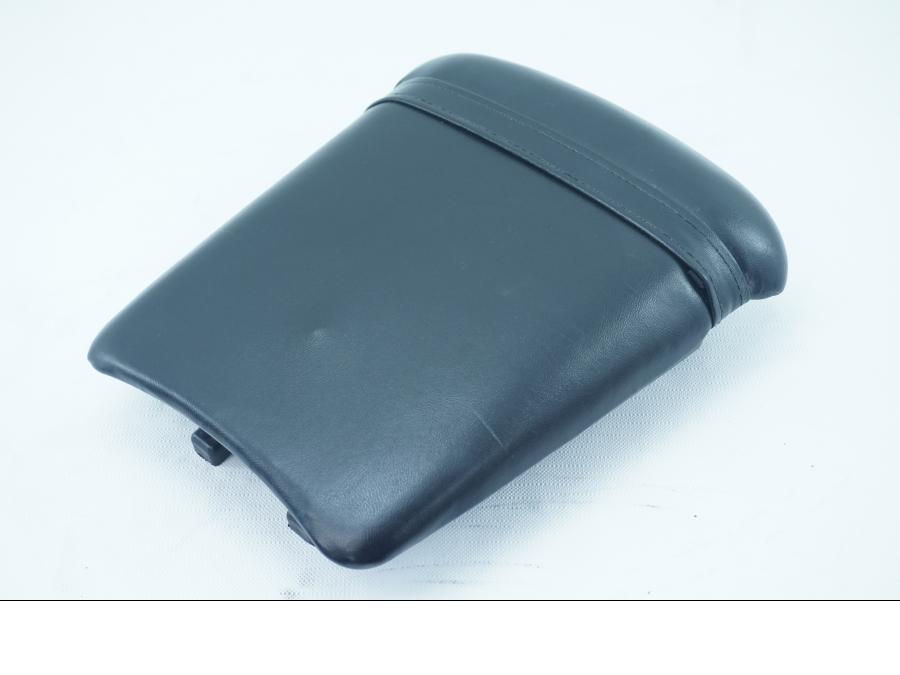 Baksidan på Sadel från en Yamaha YZF 1000 R1 -2002 motorcykel.