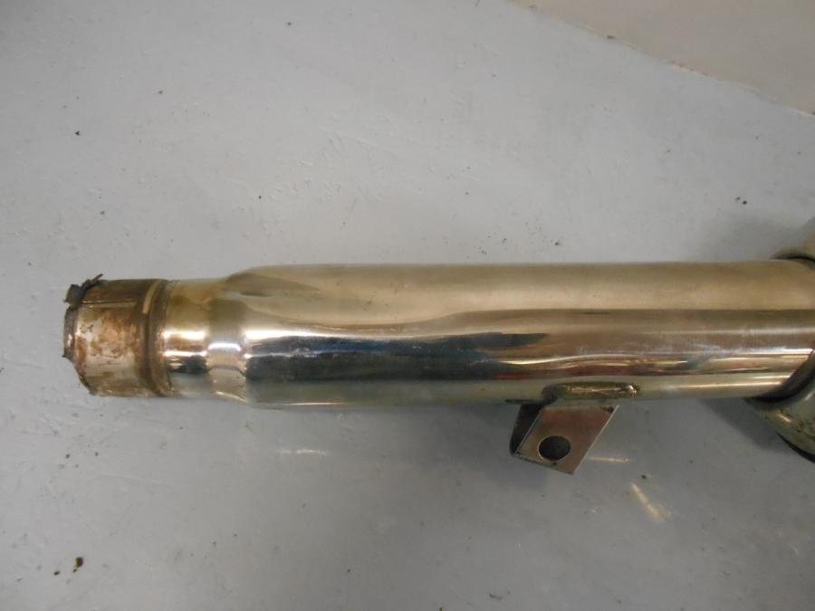 Snett uppifrån på Ljuddämpare från en Kawasaki ZZR 1200 -2004 motorcykel.