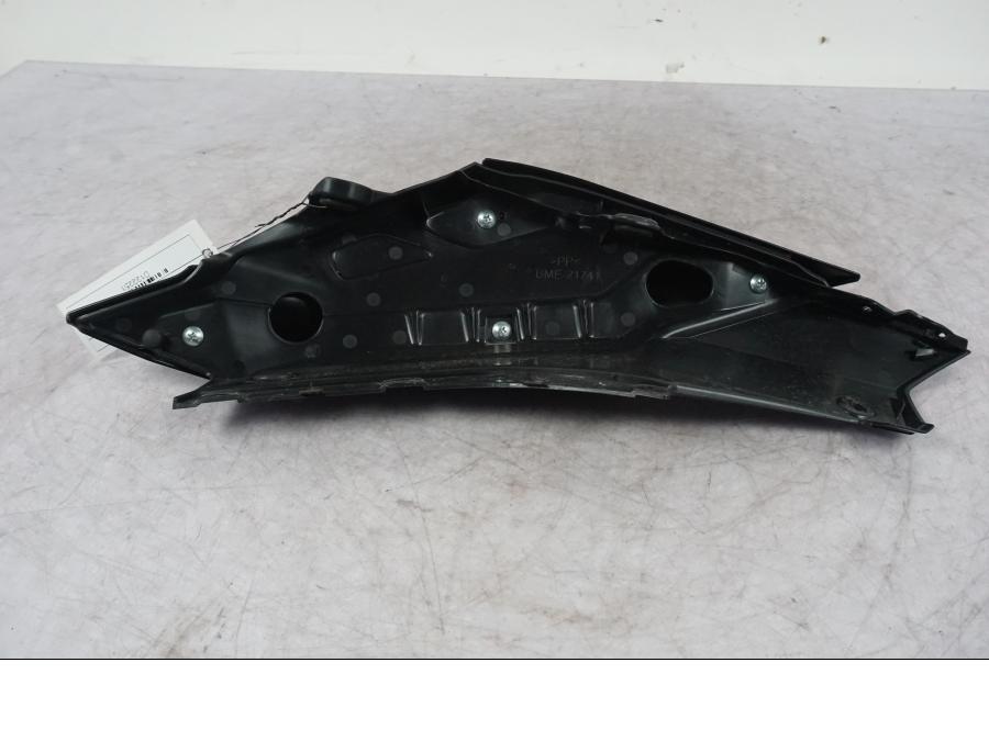 Vänster sida på Bakvinge från en Yamaha MT-09 -2024 motorcykel.