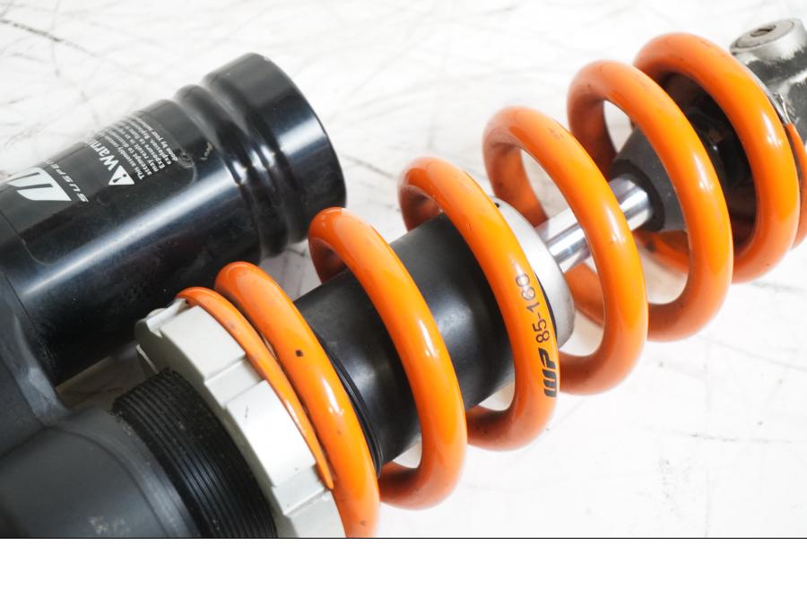 Baksidan på Stötdämpare från en KTM RC8 -2013 motorcykel.