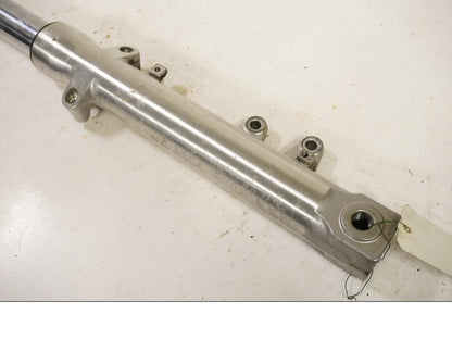 Baksidan på Gaffelben från en Suzuki SV 650 -1999 motorcykel.