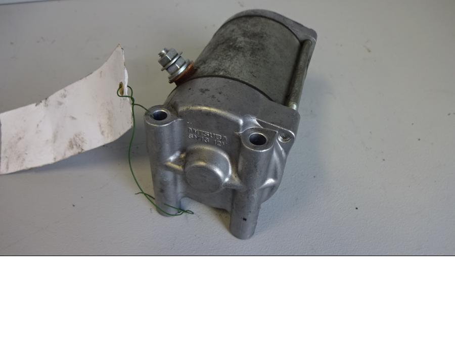 Höger sida på Startmotor från en Yamaha FZ-1 N -2007 motorcykel.