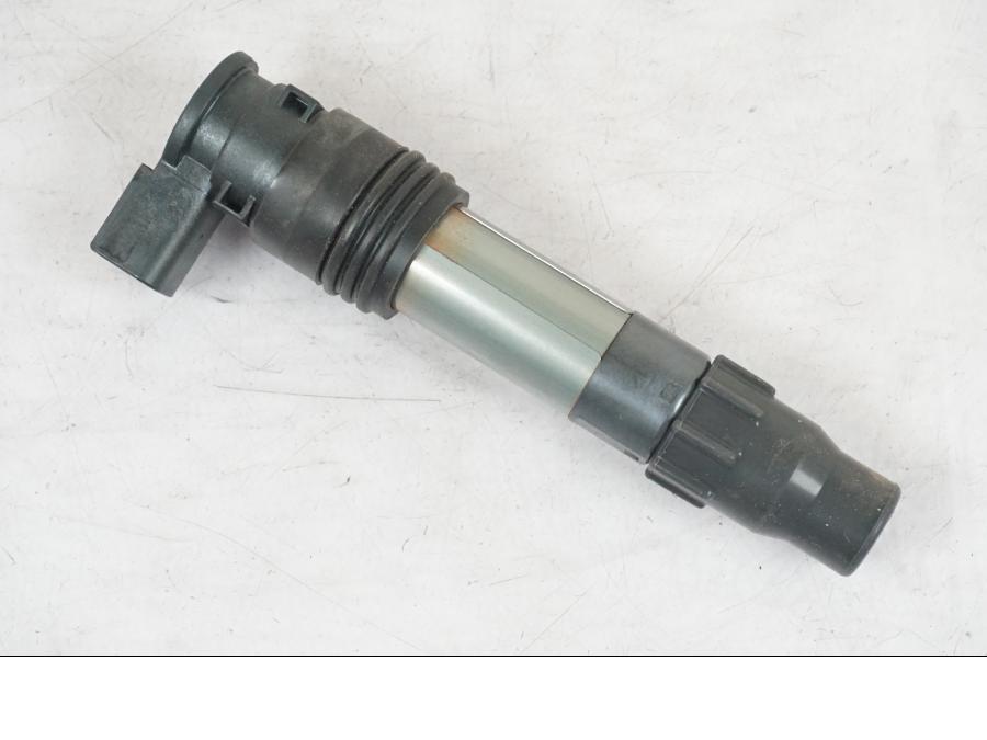 Baksidan på Tändspole från en Kawasaki Z 900 -2019 motorcykel.