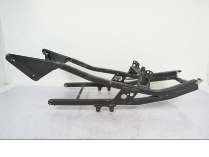 Vänster sida på Bakram från en Honda CBR 900 RR -2003 motorcykel.