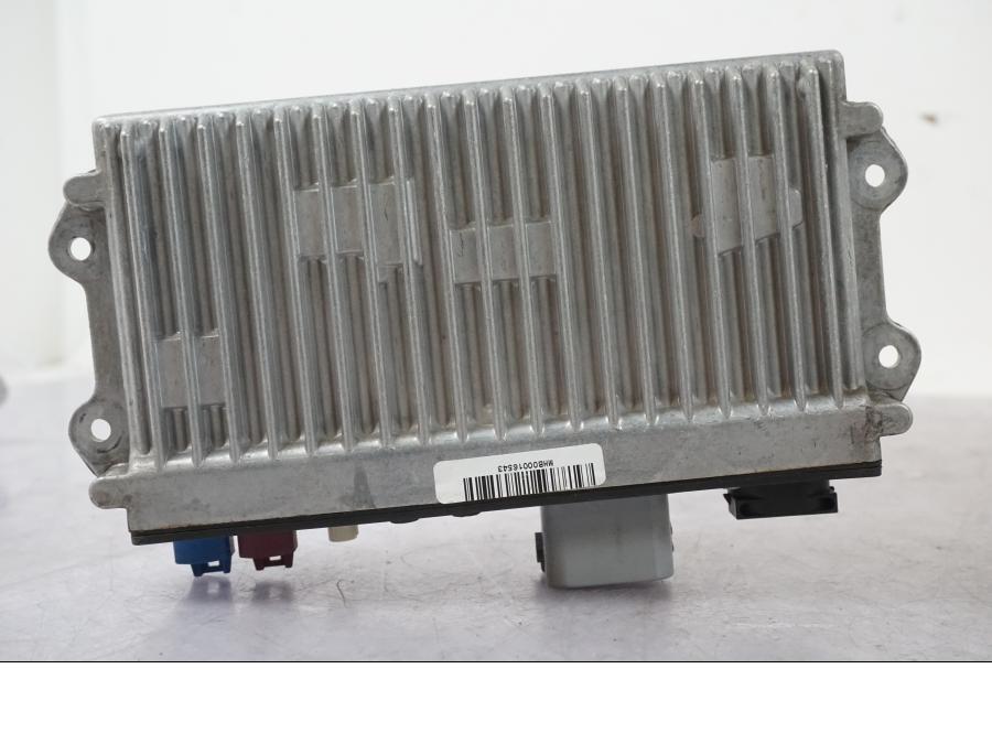 Snett nerifrån på Radio från en BMW K 1600 GTL -2015 motorcykel.