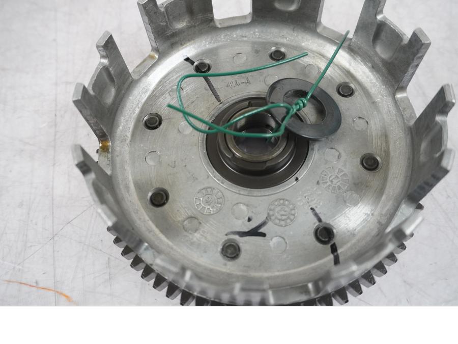 Baksidan på Kopplingskorg från en KTM 125 Duke -2017 motorcykel.