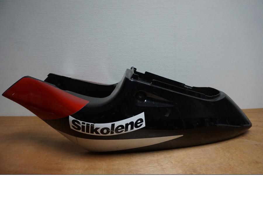 Höger sida på Bakvinge från en Suzuki GSX-R 750 -1998 motorcykel.