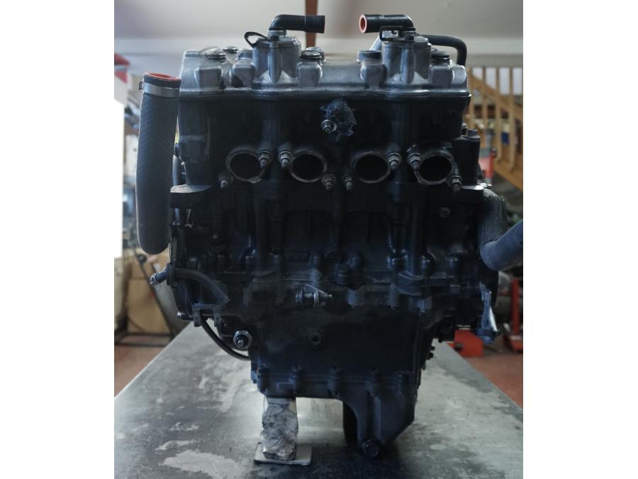 Höger sida på Motor från en Kawasaki ZX-6R -2007 motorcykel.