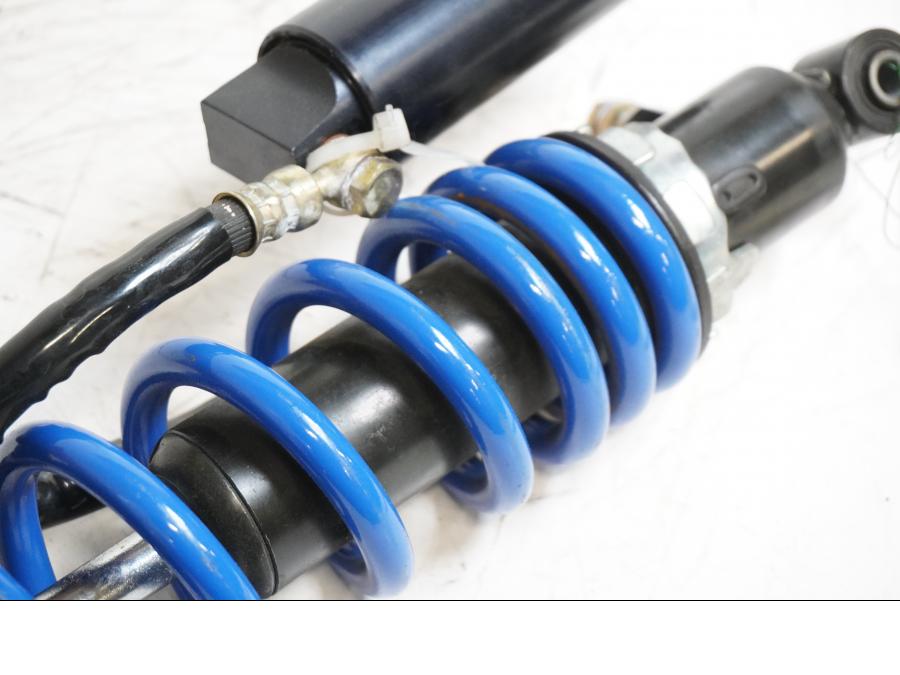 Höger sida på Stötdämpare från en Buell XB 12 -2004 motorcykel.