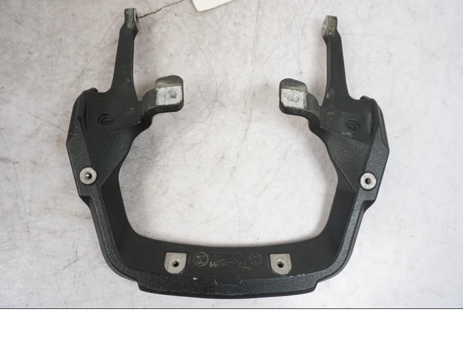 Vänster sida på Passagerarbåge från en Triumph Tiger -2009 motorcykel.