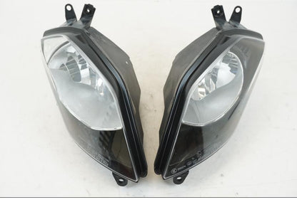 Framsidan på Strålkastare från en BMW S 1000 XR -2014 motorcykel.