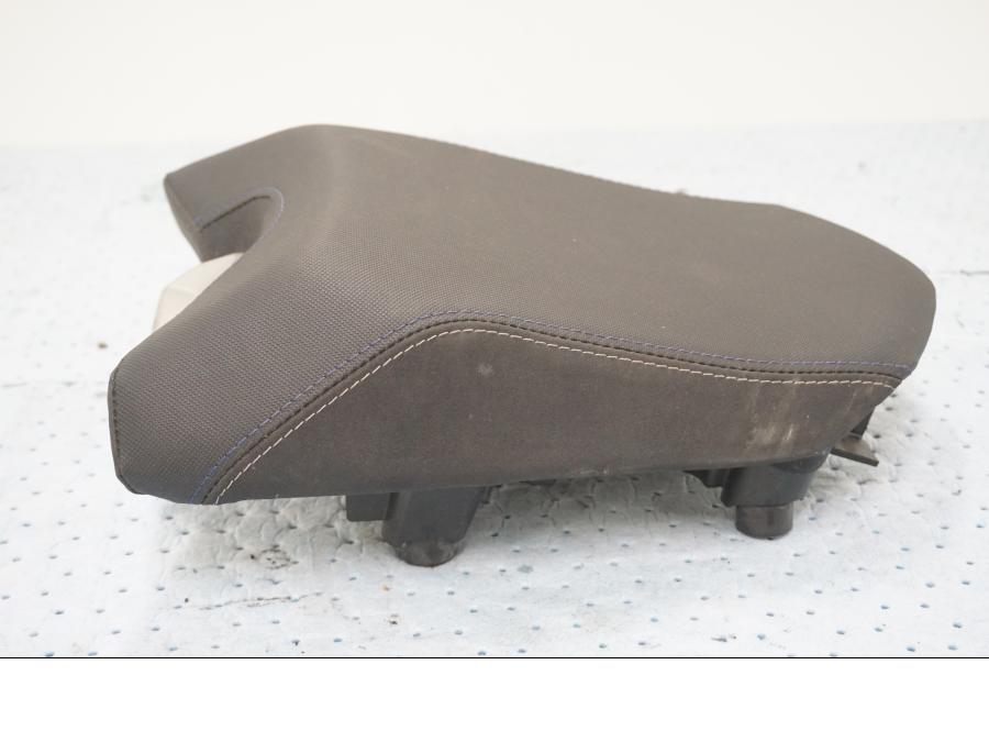 Baksidan på Sadel från en Yamaha MT-09 Tracer -2019 motorcykel.