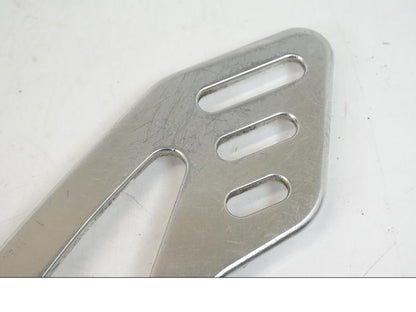 Baksidan på Fotpinnefäste från en Aprilia Tuono V4R -2011 motorcykel.