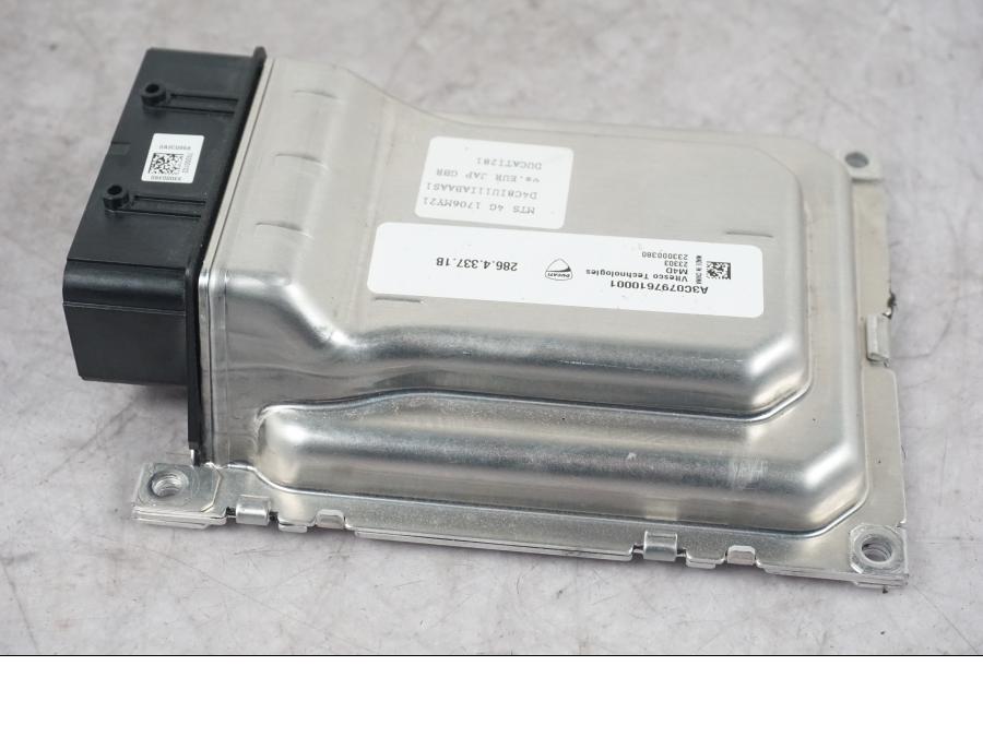 Vänster sida på CDI / ECU från en Ducati Multistrada V4 -2024 motorcykel.