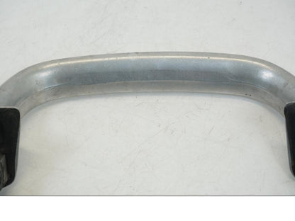 Extrabild4 på Passagerarhandtag från en Honda CB 750 -2002 motorcykel.