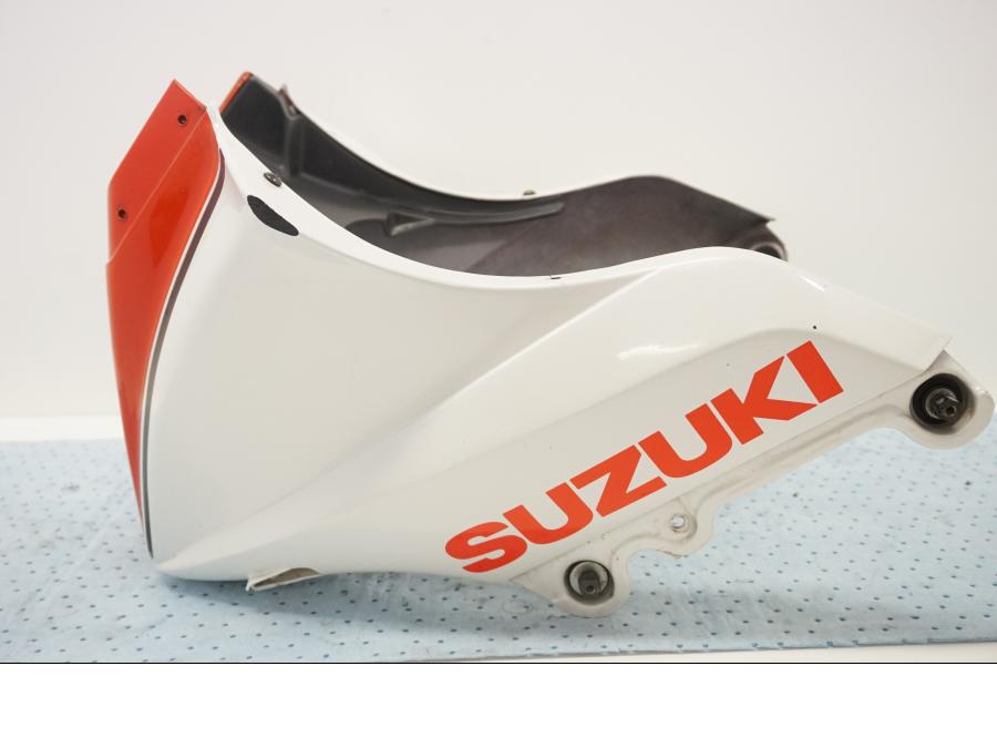 Framsidan på Toppkåpa från en Suzuki GSX 550 -1985 motorcykel.