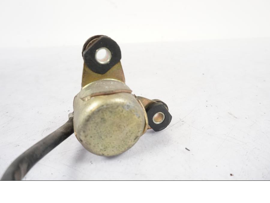 Baksidan på Startrelä från en Suzuki GSX 550 EF -1985 motorcykel.