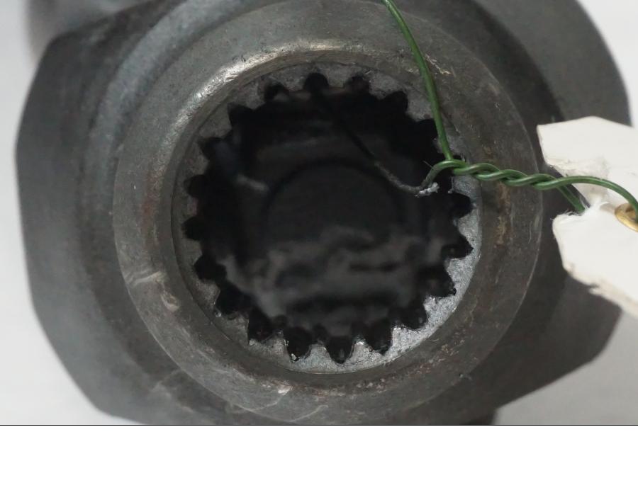 Höger sida på <p>Kardanaxel från BMW K 1300 GT 2009.</p>

<p>Med båda knutar. Repor och slitage av lack se bilder.</p> motorcykel.