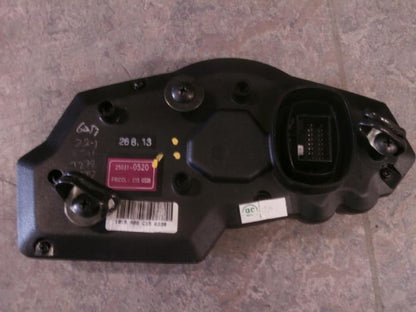 Baksidan på Instrumentpanel från en Kawasaki Ninja 300 -2014 motorcykel.