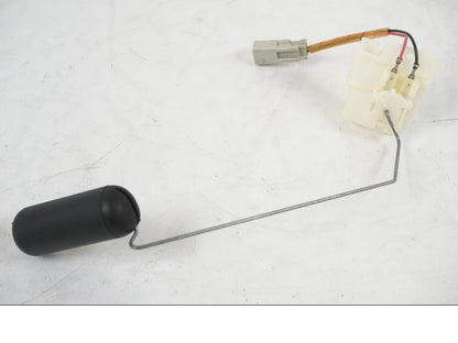 Baksidan på Bensinnivågivare från en Suzuki VZR 1800 -2009 motorcykel.