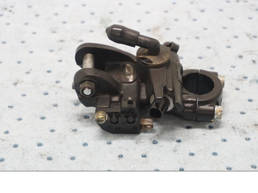 Baksidan på Bromshuvudcylinder från en MV Agusta F3 675 -2014 motorcykel.