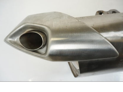 Höger sida på Avgassystem från en Kawasaki ER-6N -2012 motorcykel.