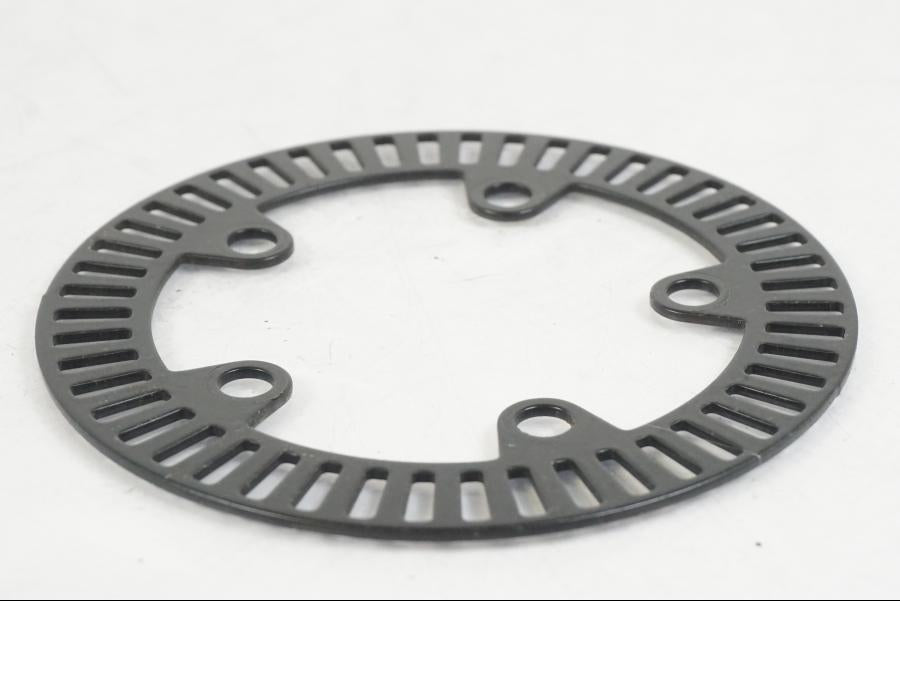 Baksidan på ABS krans från en KTM 1290 Super Duke R -2022 motorcykel.