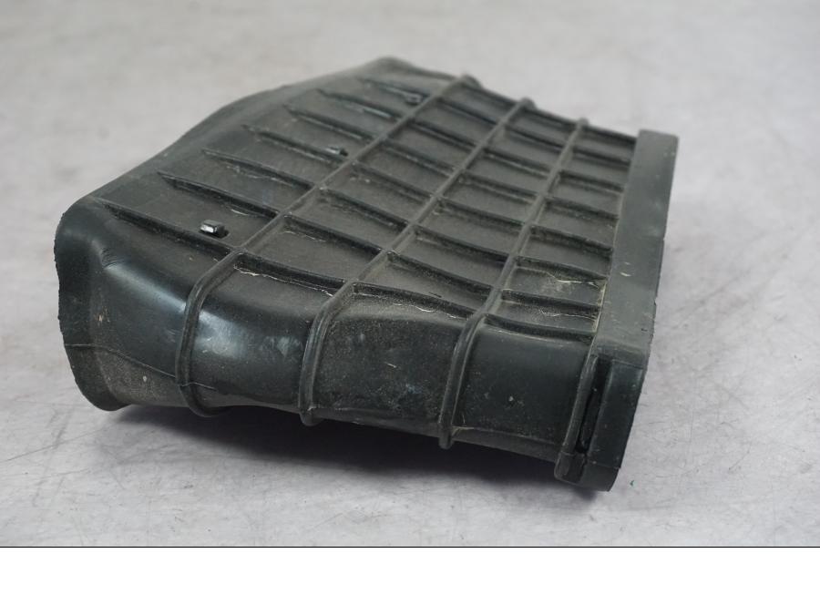 Snett uppifrån på Luftintagskåpa från en Ducati Multistrada V4 -2024 motorcykel.