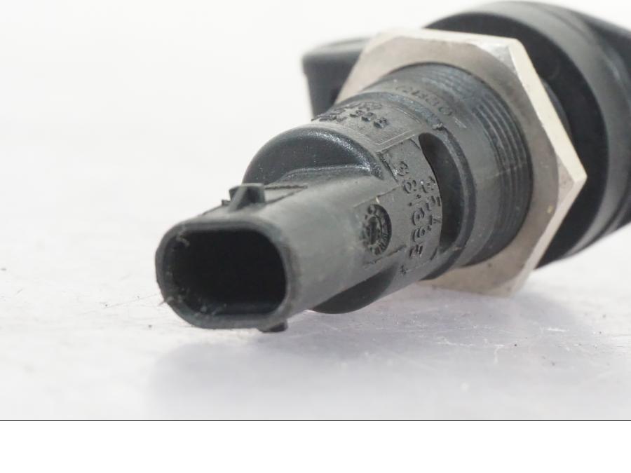 Baksidan på El uttag 12 V från en BMW R 1250 GS -2019 motorcykel.