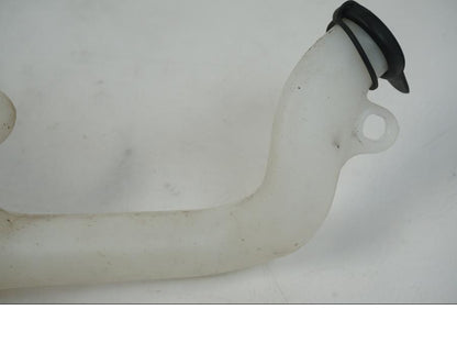 Höger sida på Vattenexpansionskärl från en Honda CBR 125 R -2006 motorcykel.