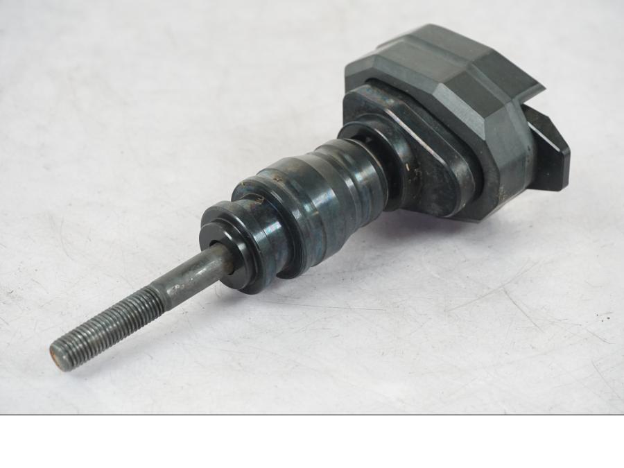 Höger sida på Kraschpuckar från en Kawasaki Z 900 -2019 motorcykel.