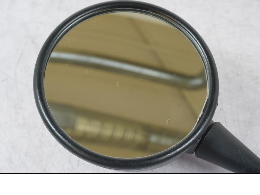 Vänster sida på Backspegel från en BMW R 1200 GS -2005 motorcykel.