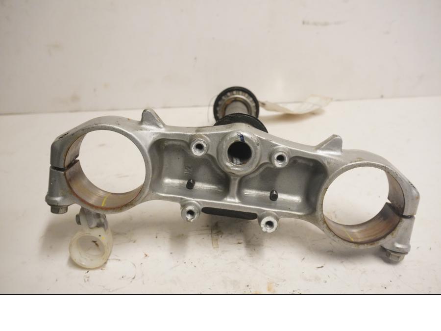 Baksidan på Gaffelkrona från en Honda CRF 250 -2013 motorcykel.