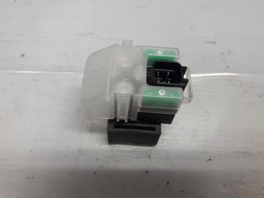 Framsidan på Startrelä från en Suzuki DL 1000 -2018 motorcykel.