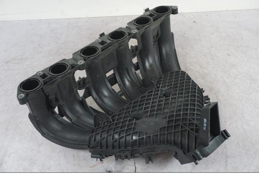 Framsidan på Insug från en BMW K 1600 GTL -2015 motorcykel.