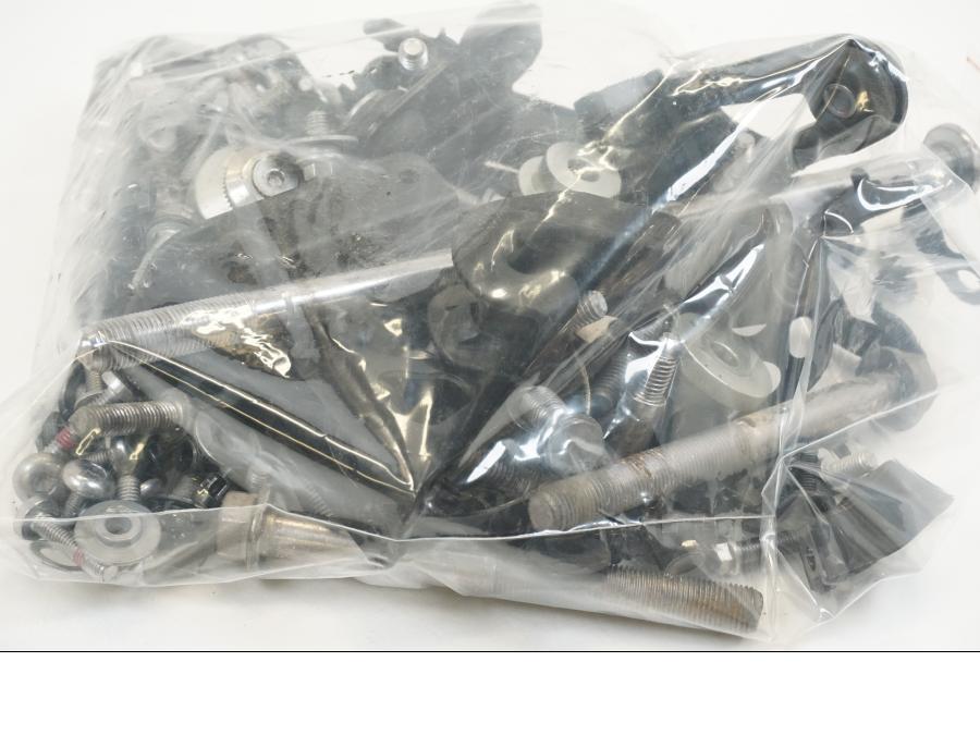 Höger sida på Skruv / Mutter etc från en Triumph Tiger 1200 -2018 motorcykel.