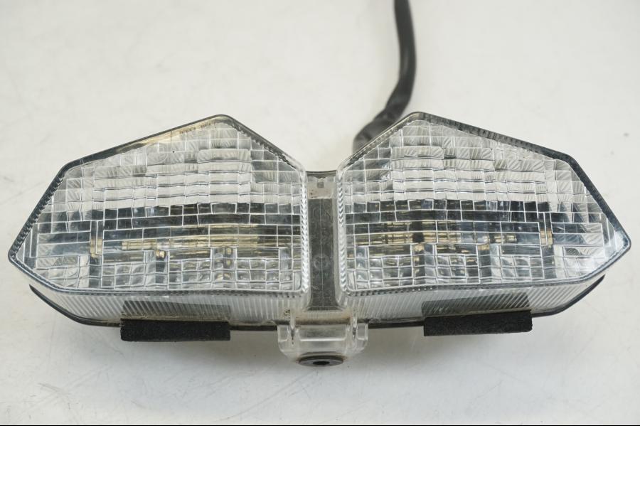 Vänster sida på Baklampa från en Yamaha XT 1200 A -2010 motorcykel.