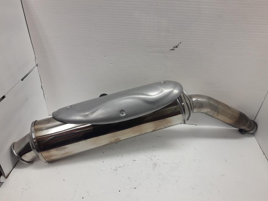 Höger sida på Ljuddämpare från en Triumph Tiger -1999 motorcykel.