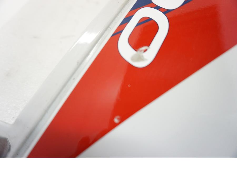 Snett uppifrån på Bensintankskåpa från en BMW R 1200 GSA -2011 motorcykel.