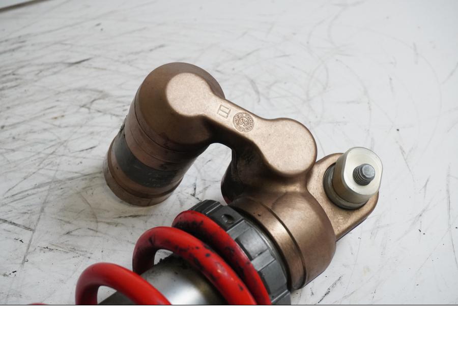 Vänster sida på Stötdämpare från en BMW S 1000 RR -2010 motorcykel.