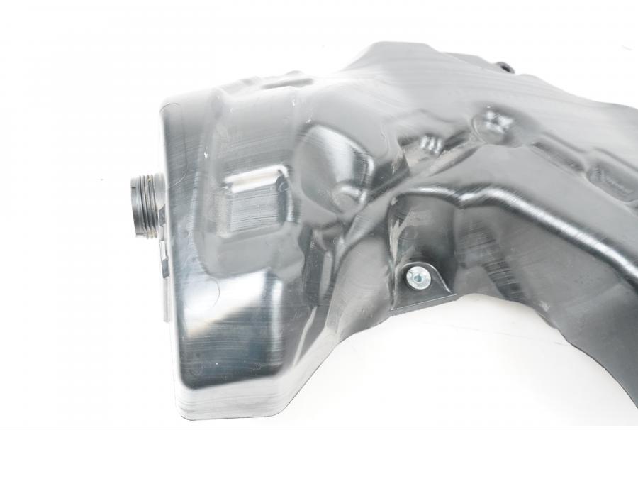 Höger sida på Bensintank från en KTM 1290 Super Adventure S -2022 motorcykel.